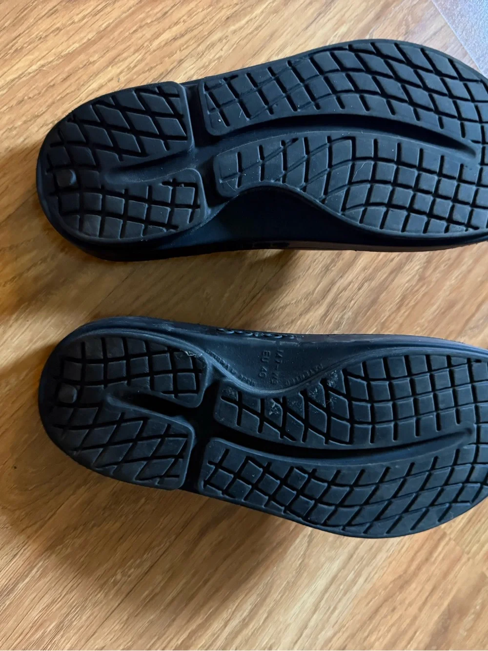 OOFOS Men's Black Recovery Slide Sandals